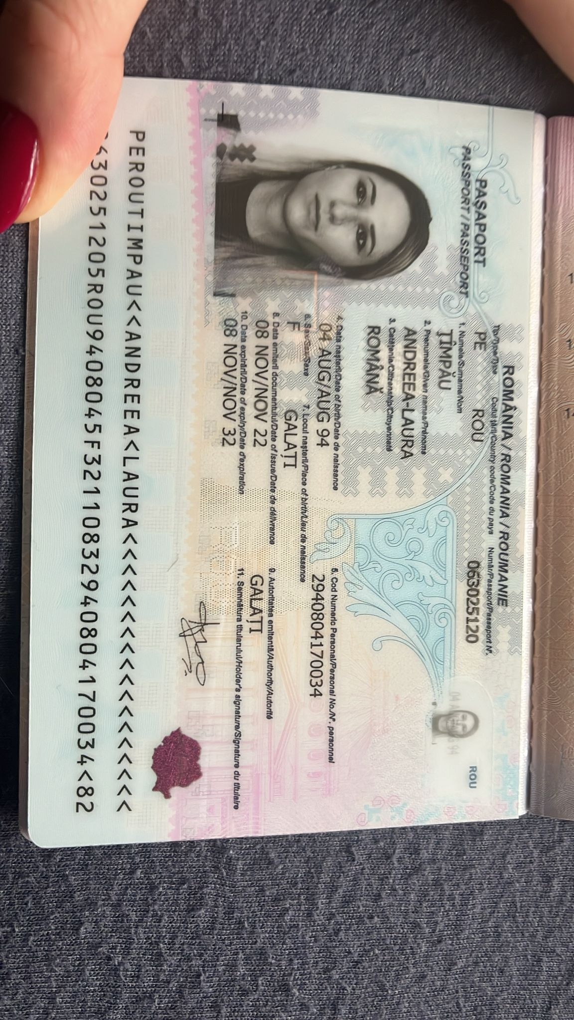 1000075560