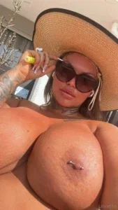 33770209_300.webp