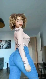 2376732_300.webp