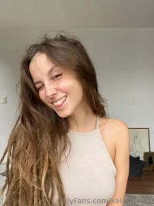 19060787_300.webp