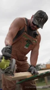 38768589_300.webp