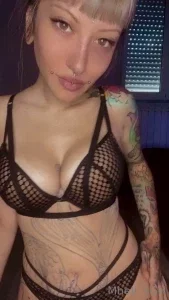 15841037_300.webp