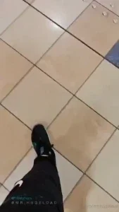 24727808_300.webp