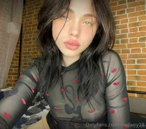 19501494_300.webp