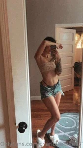 18545205_300.webp