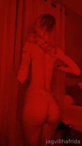 16956239_300.webp