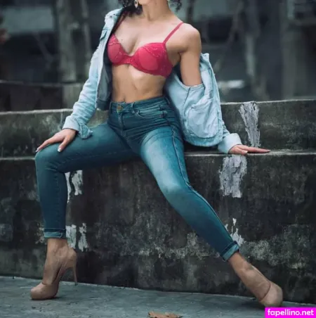 pinkalinacurlydancer-thumbnail.webp