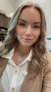 18407351_300.webp