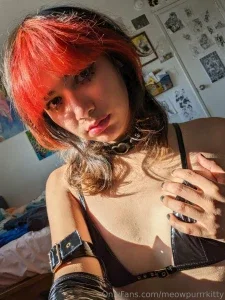 19302290_300.webp