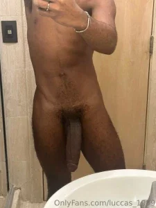19315920_300.webp