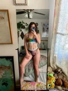 4927349_300.webp