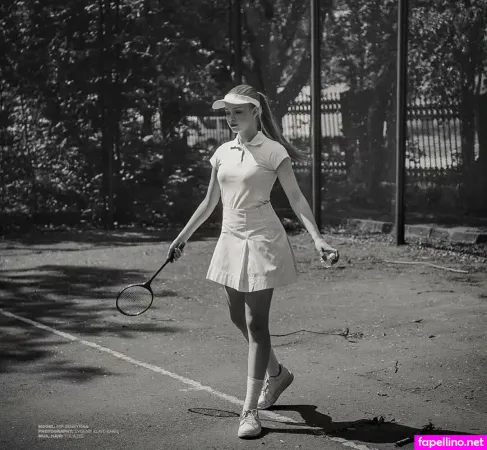 eva-lee-model-thumbnail.webp