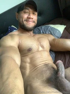 17977360_300.webp