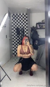 18911249_300.webp