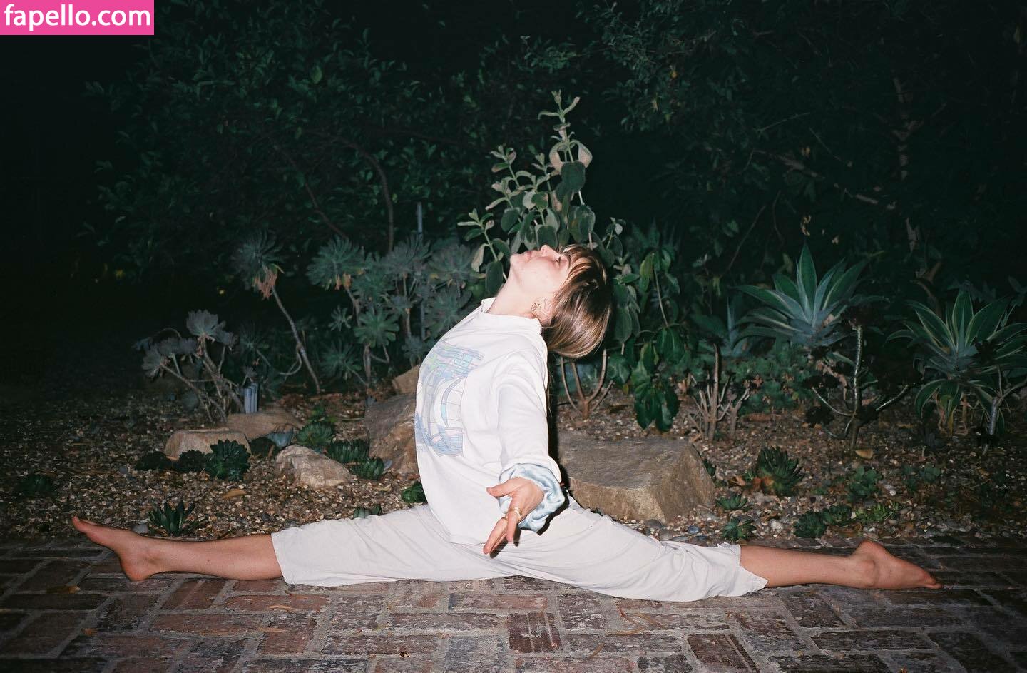 mae-whitman_0013.jpg