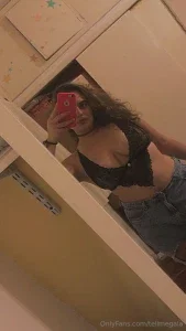 6946159_300.webp