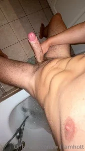 15922894_300.webp