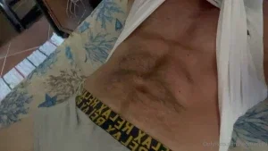 20175876_300.webp