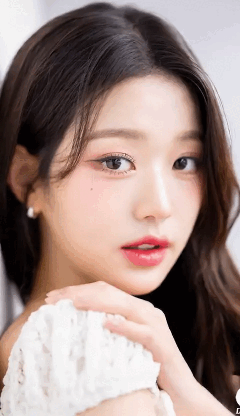 WonYoung.gif