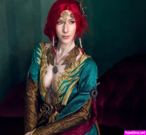 lightning-cosplay-thumbnail.webp