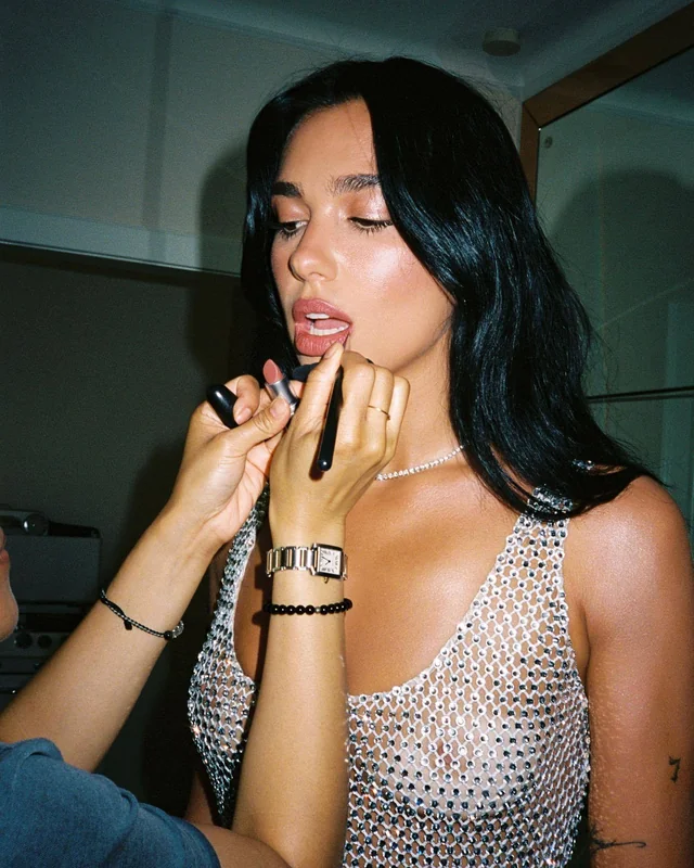 dualipa2.webp