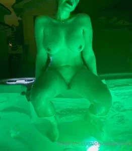 15499017_300.webp