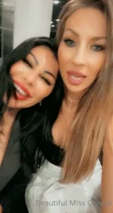 18943412_300.webp