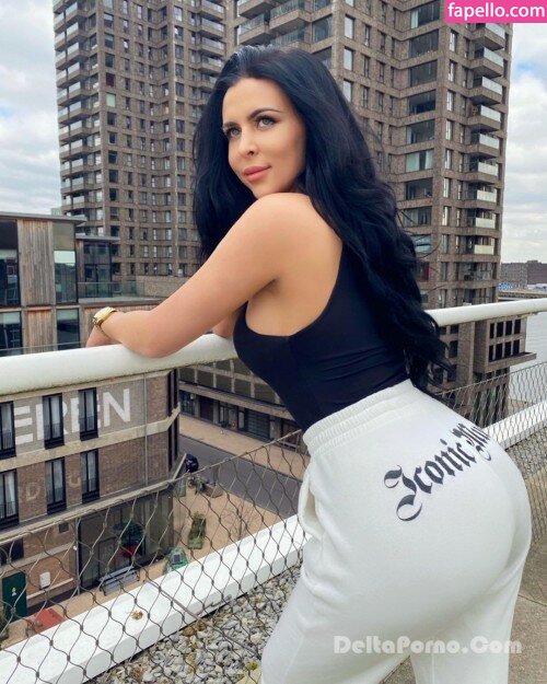 karolina-nella_0004.jpg