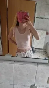 15951595_300.webp
