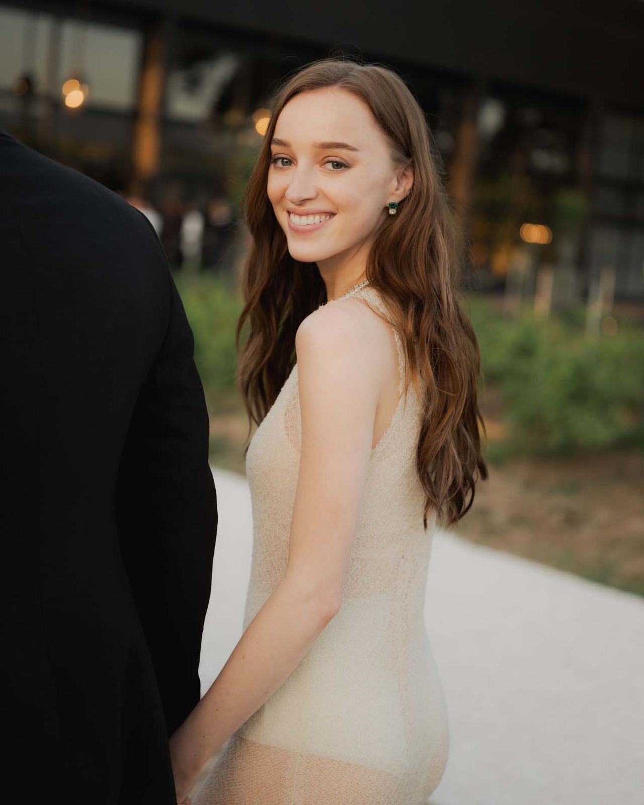 Phoebe-Dynevor-R001a38f1733d8df1df8.jpeg