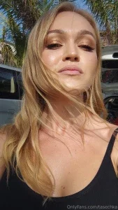 20008239_300.webp
