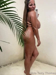 16037237_300.webp