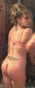 19525597_300.webp