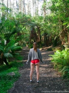 22309118_300.webp