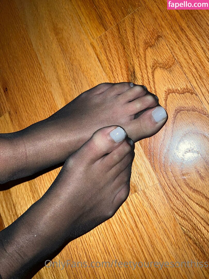 feetyoureyesonthiss_0003.jpg