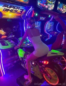 16632928_300.webp