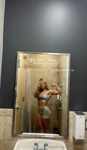 6954667_300.webp