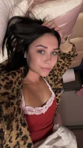 22950189_300.webp