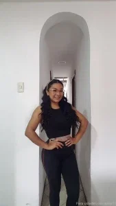 18677811_300.webp