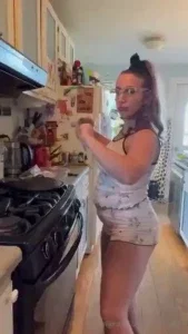 25387753_300.webp