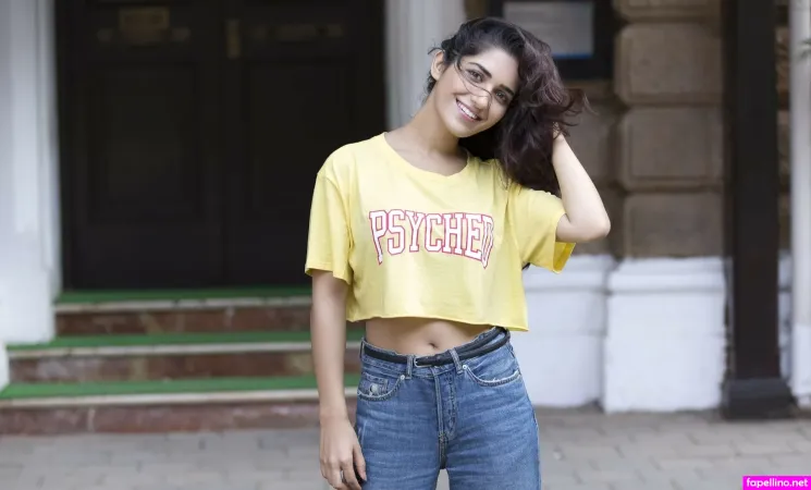 ruhani-sharma-thumbnail.webp