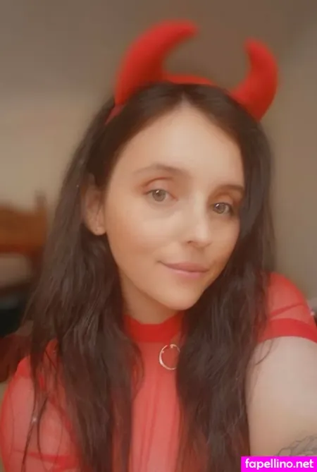 pixie-cosplayer-thumbnail.webp