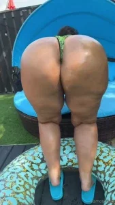 18150612_300.webp