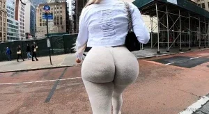 8912350_300.webp