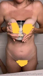 18258296_300.webp