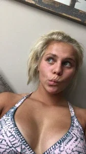 25343188_300.webp