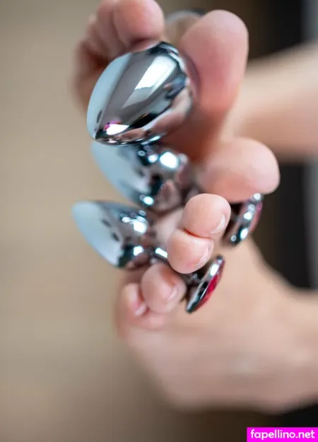feetsin-thumbnail.webp