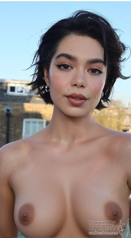 Aulii-Cravalho-F004.jpeg