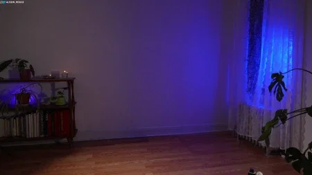 27568690_300.webp