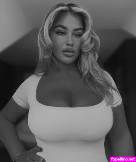 Nicole Barkerrr